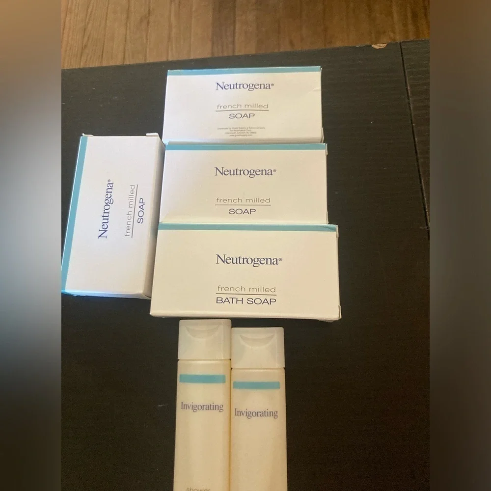Neutrogena travel set